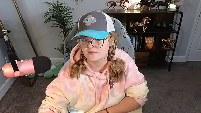 Snapshot of rodeobrii chatting on November 25, 2025, 12:44 am rodeobrii online show from November 25, 2025, 12:44 am