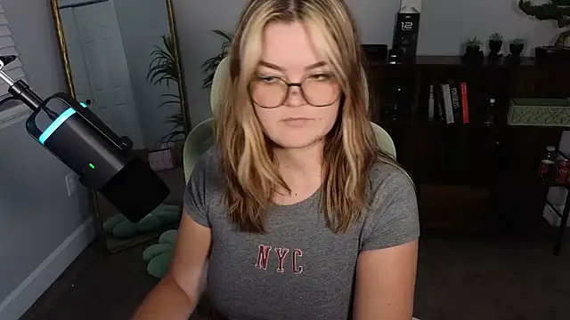 Snapshot of rodeobrii chatting on October 4, 2025, 2:35 am rodeobrii online show from October 4, 2025, 2:35 am