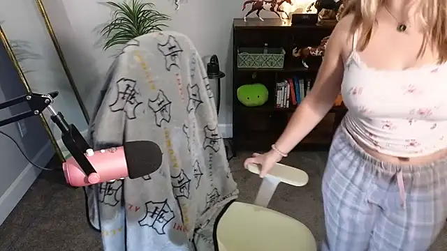 Snapshot of rodeobrii chatting on November 16, 2025, 2:16 am rodeobrii online show from November 16, 2025, 2:16 am