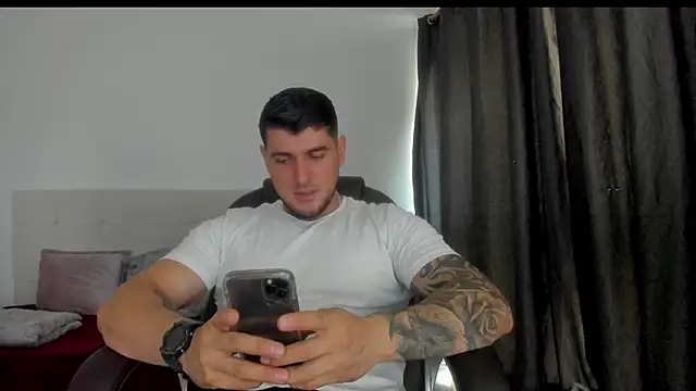 Teilor Creed online show from November 17, 2025, 7:29 pm