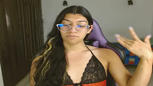 Snapshot of engielphoenis14 chatting on October 21, 2025, 9:25 pm engielphoenis14 online show from October 21, 2025, 9:25 pm