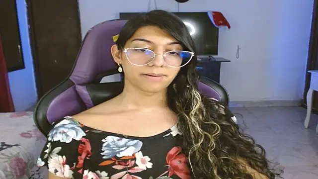 engielphoenis14 online show from December 15, 2025, 12:49 am