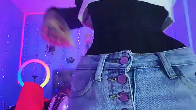 Snapshot of gabbiefoxthx chatting on February 10, 2025, 3:57 am gabbiefoxthx online show from February 10, 2025, 3:57 am