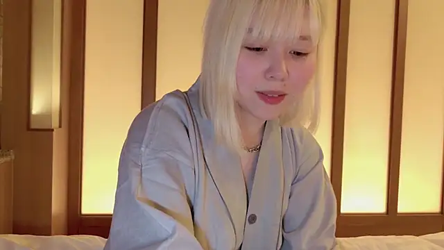 NANAchan R online show from February 11, 2025, 5:29 pm