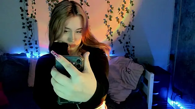 Emily Gin online show from February 26, 2025, 5:24 am