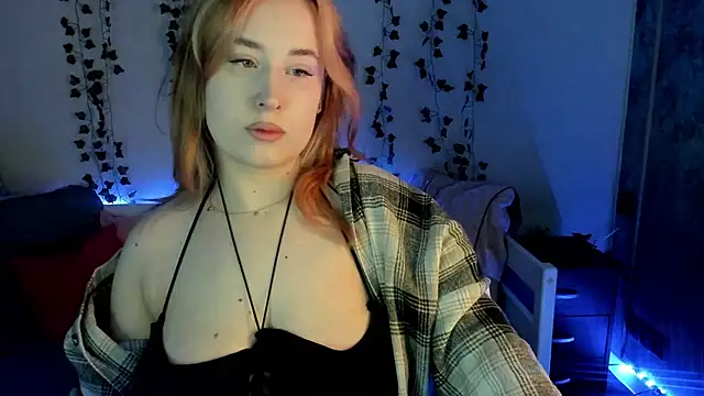 Emily Gin online show from February 19, 2025, 2:33 am