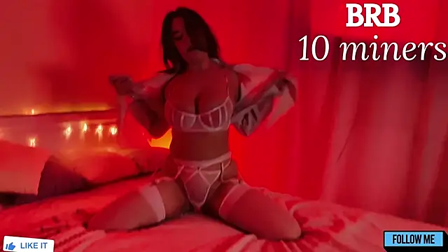Snapshot of Emily_Gin chatting on May 18, 2026, 2:01 am Emily Gin online show from May 18, 2026, 2:01 am