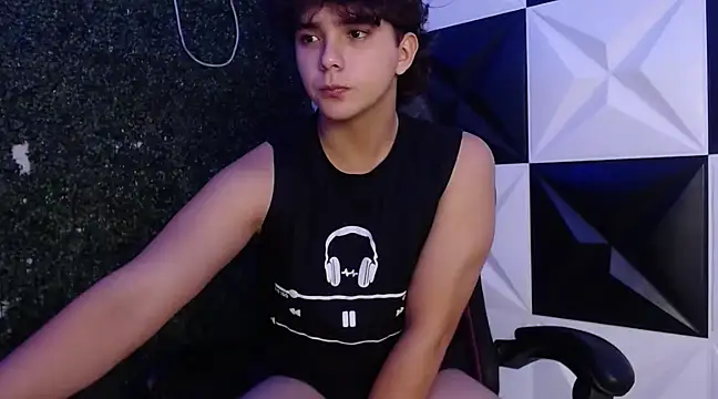 Dani cumboy online show from March 6, 2025, 8:52 am