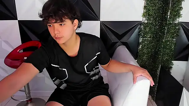 Dani cumboy online show from October 30, 2025, 2:14 pm