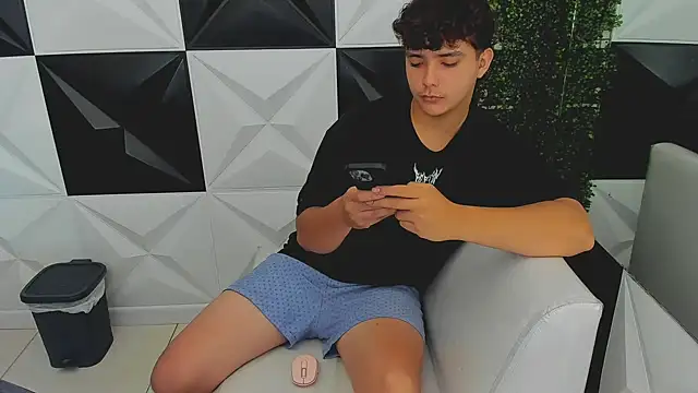 Dani cumboy online show from October 8, 2025, 1:56 pm