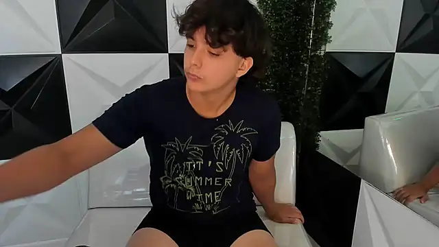 Dani cumboy online show from November 21, 2025, 1:32 pm