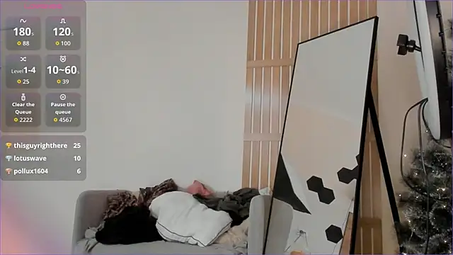 Girl alone home online show from December 21, 2025, 5:14 pm