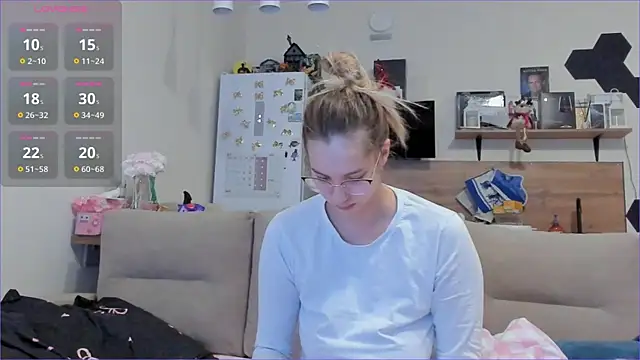 Snapshot of Girl_alone_home chatting on February 5, 2026, 3:35 am Girl alone home online show from February 5, 2026, 3:35 am