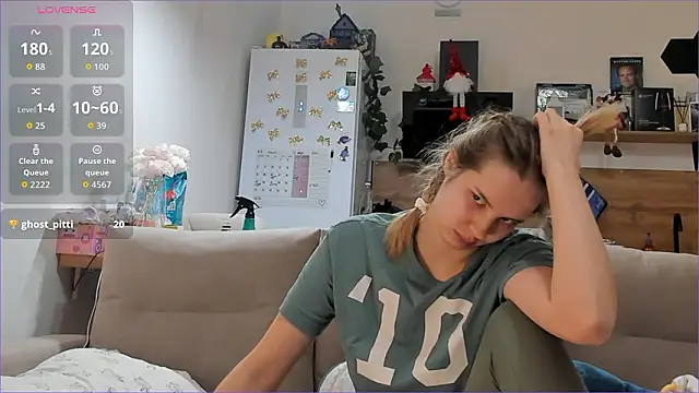 Girl alone home online show from January 13, 2026, 4:00 pm