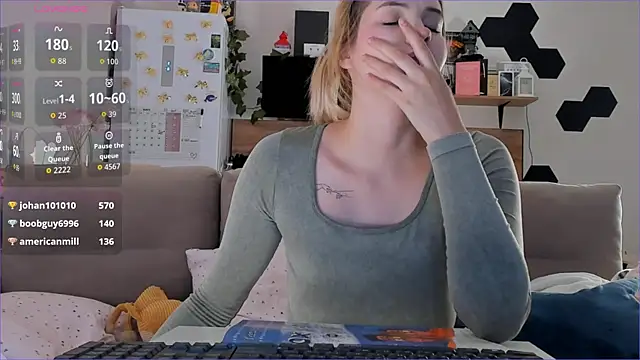 Girl alone home online show from November 24, 2025, 4:40 pm