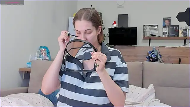 Girl alone home online show from April 11, 2026, 2:43 pm