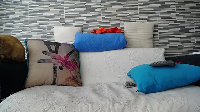 Snapshot of VioletaGomezCo chatting on October 16, 2025, 12:35 pm VioletaGomezCo online show from October 16, 2025, 12:35 pm