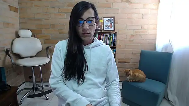 Snapshot of VioletaGomezCo chatting on December 15, 2025, 2:45 pm VioletaGomezCo online show from December 15, 2025, 2:45 pm