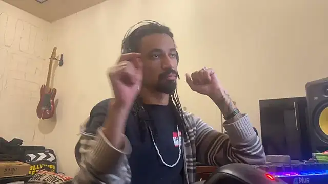 Snapshot of hotcamboy420 chatting on November 4, 2025, 8:01 pm hotcamboy420 online show from November 4, 2025, 8:01 pm