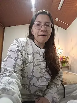 karlamorris  online show from December 2, 2025, 1:24 pm