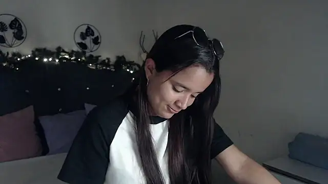Snapshot of mia_sweetdc chatting on December 13, 2024, 7:10 pm mia sweetdc online show from December 13, 2024, 7:10 pm