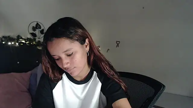 Snapshot of mia_sweetdc chatting on December 8, 2024, 9:19 pm mia sweetdc online show from December 8, 2024, 9:19 pm