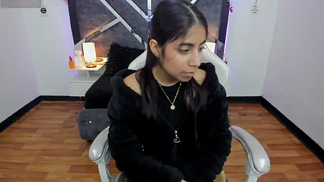 lunitaa18 online show from February 26, 2025, 10:36 pm