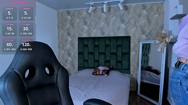 april dumont online show from November 28, 2025, 1:44 pm