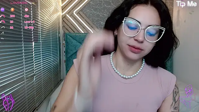 april dumont online show from March 13, 2025, 12:56 pm