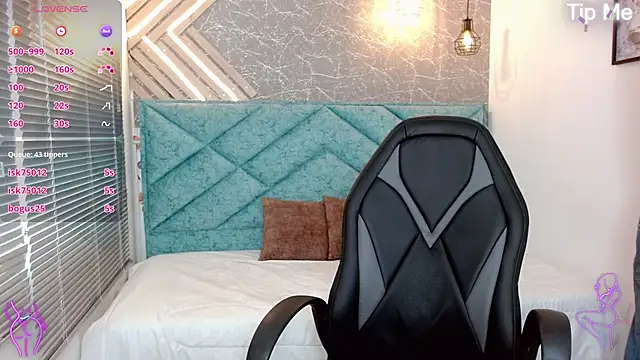 april dumont online show from March 7, 2025, 6:33 pm