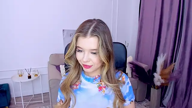 Snapshot of FollowLovee chatting on March 4, 2025, 10:38 pm FollowLovee online show from March 4, 2025, 10:38 pm