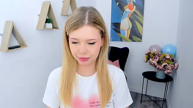 FollowLovee online show from June 5, 2026, 3:44 am