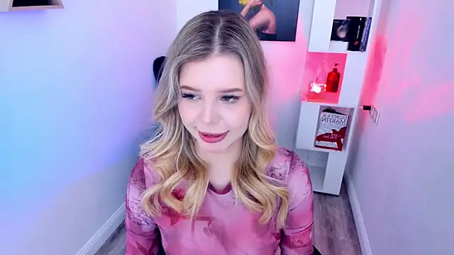 Snapshot of FollowLovee chatting on November 28, 2025, 7:58 pm FollowLovee online show from November 28, 2025, 7:58 pm