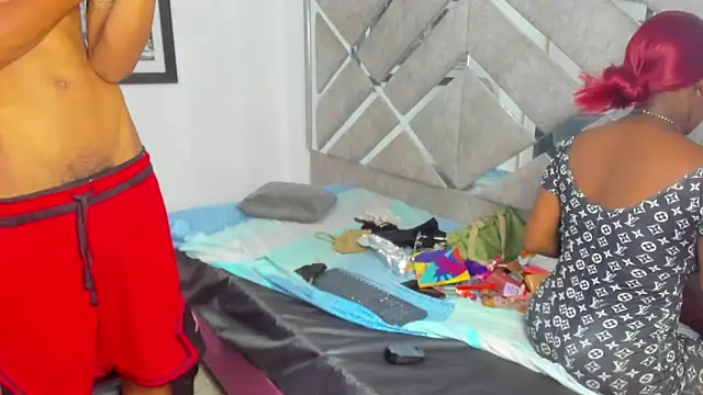 EvaxEmma online show from November 29, 2025, 1:44 pm