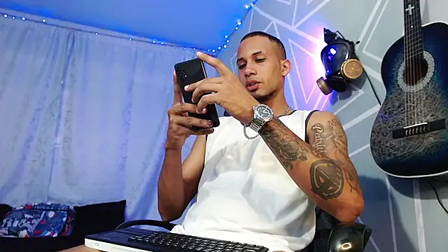 MagnusFrost online show from March 19, 2025, 10:42 pm