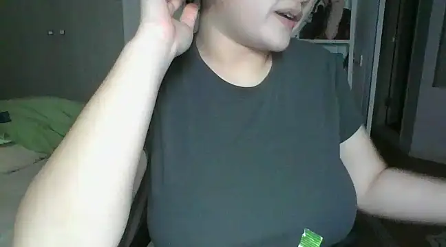 iamMalixxx online show from February 13, 2025, 11:39 am