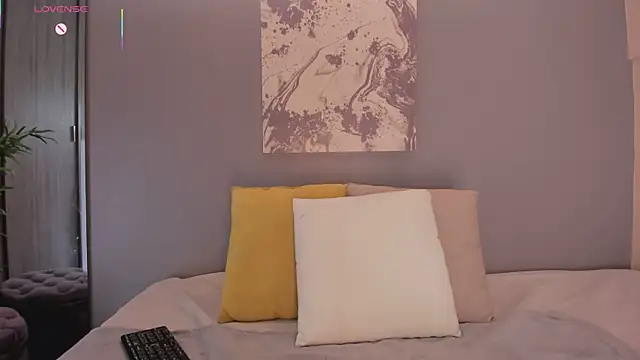 LynnSam  online show from October 24, 2025, 11:26 pm