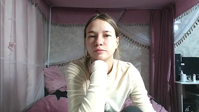 leila bambi  online show from December 1, 2025, 6:42 pm