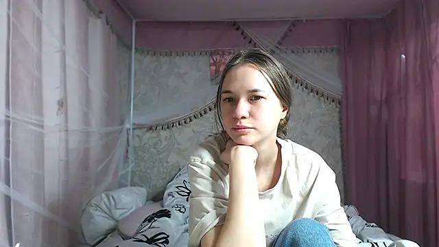 leila bambi  online show from November 22, 2025, 12:26 pm