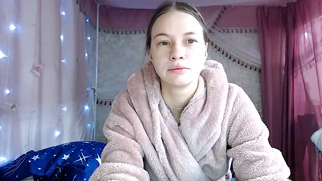 Snapshot of leila_bambi_ chatting on February 3, 2026, 11:43 pm leila bambi online show from February 3, 2026, 11:43 pm