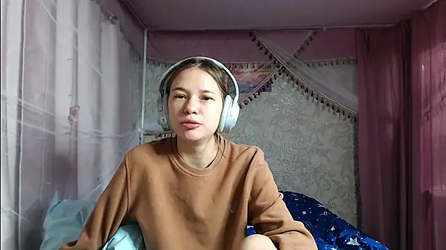 leila bambi  online show from November 14, 2025, 11:47 am