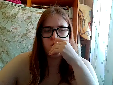 Snapshot of DesireMelissa chatting on June 4, 2026, 6:18 am DesireMelissa online show from June 4, 2026, 6:18 am
