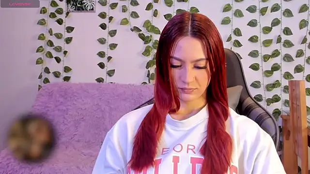 Snapshot of Amypond__ chatting on February 10, 2025, 4:14 pm Amypond online show from February 10, 2025, 4:14 pm