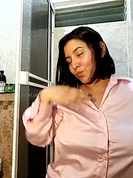 Snapshot of Zetrionn chatting on February 18, 2025, 5:20 am Zetrionn online show from February 18, 2025, 5:20 am