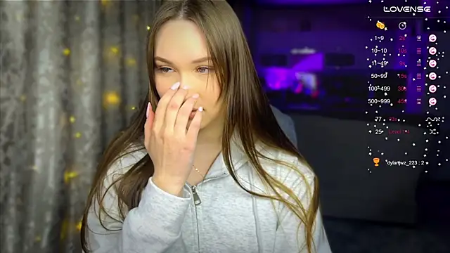 ChloeMillerMeow online show from September 16, 2025, 4:41 pm