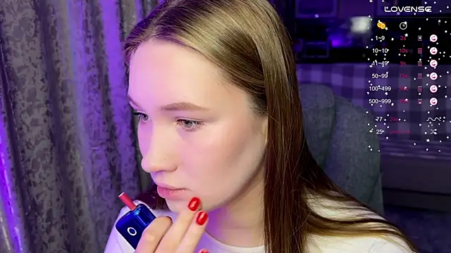 Snapshot of ChloeMillerMeow chatting on December 4, 2025, 9:36 pm ChloeMillerMeow online show from December 4, 2025, 9:36 pm