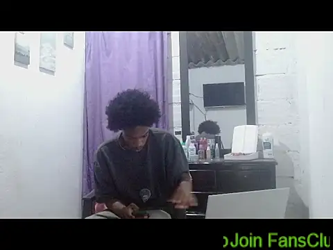 Snapshot of Larry-n-clouds chatting on April 26, 2026, 11:02 pm Larry-n-clouds online show from April 26, 2026, 11:02 pm