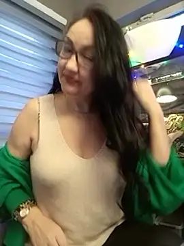 Snapshot of CamilleDesire chatting on March 4, 2025, 5:24 pm CamilleDesire online show from March 4, 2025, 5:24 pm