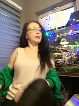 Snapshot of CamilleDesire chatting on February 6, 2025, 4:25 pm CamilleDesire online show from February 6, 2025, 4:25 pm
