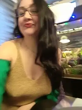 Snapshot of CamilleDesire chatting on March 20, 2025, 5:47 pm CamilleDesire online show from March 20, 2025, 5:47 pm